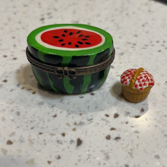 Watermelon hinged trinket box with picnic basket inside - Picture 7 of 12